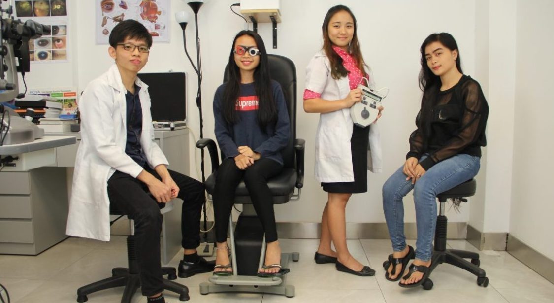 Study Options: Optician, a Professional Career in Eye Care