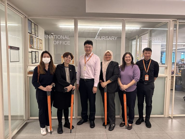 Mahkota Medical Centre Melaka Visits Vision College Building a Pathway