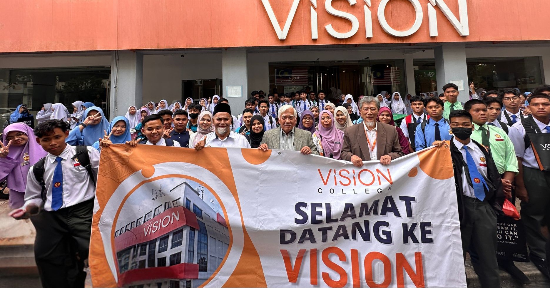 Vision College Hosts Score A Mathematics Workshop for SMK Taman Bunga Raya Students