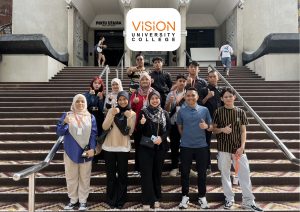 Vision University College Students Gain Historical Insights at Muzium Negara